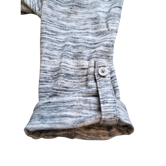 Liz Claiborne Lightweight Button Up Blouse Size Small Petite - Picture 7 of 12